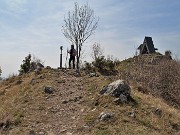 68 Salendo dal Rif. I Lupi alla cima del Pizzo Cerro (1285 m)